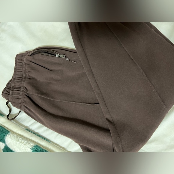 Plus size Brown high rise dynamic fleece jogger sweatpants - Picture 2 of 7